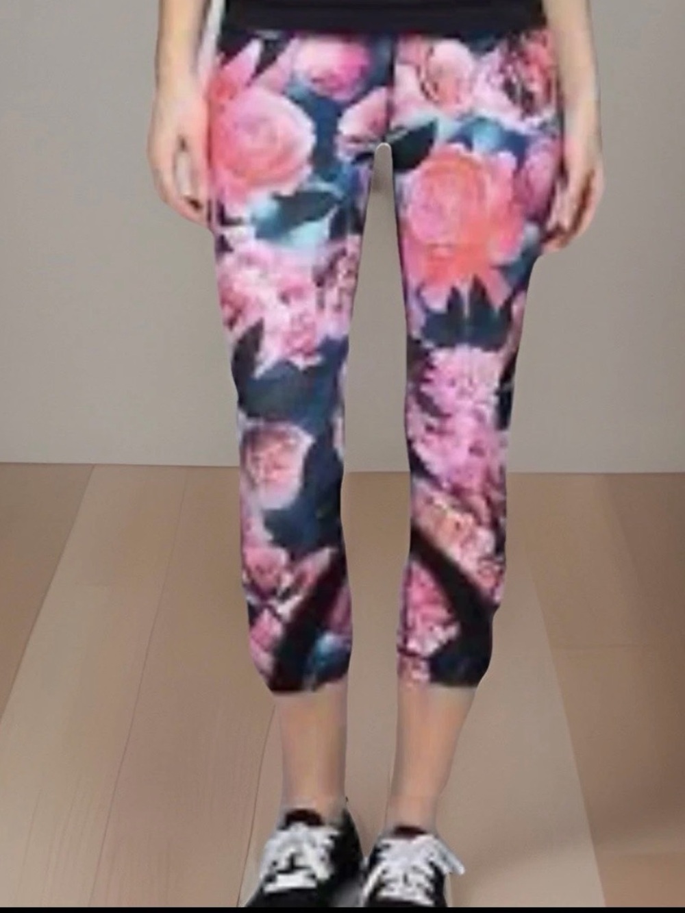 LULULEMON Leggings Size 4 Black/ Secret Garden Inspire Crop ll SPECIAL EDITION - Picture 4 of 13